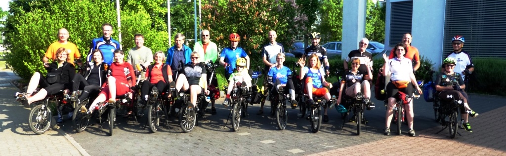 --- natürlich 11 Pinoteams aufgereiht zum Start am Morgen ;-) !!