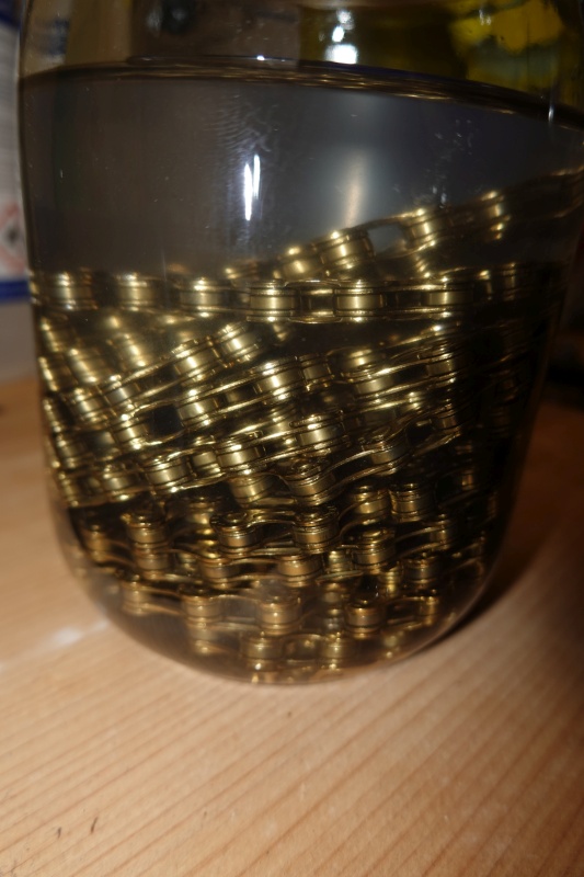 Und mit Waschbenzin im Glas