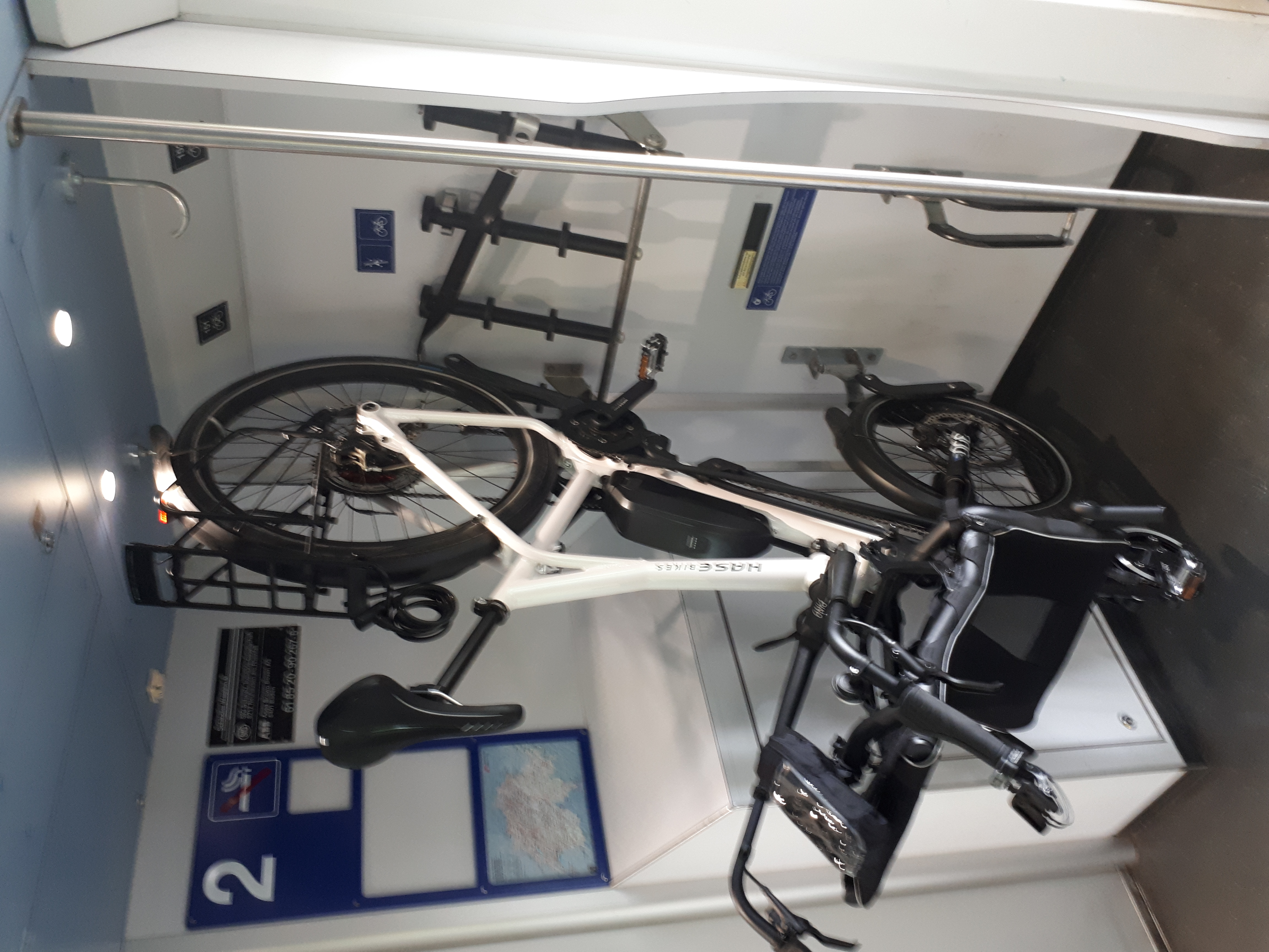 hängend im schweizer  Zug