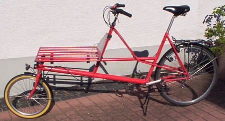 LaRa vom Räderwerk Hannover, meines Wissens *vor* dem "Filibus" von Kemper designed