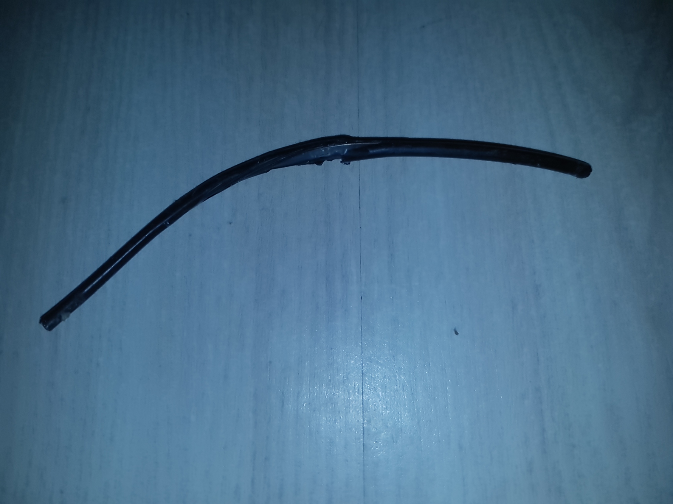 Zerstörte Außenhülle vom Schaltzug