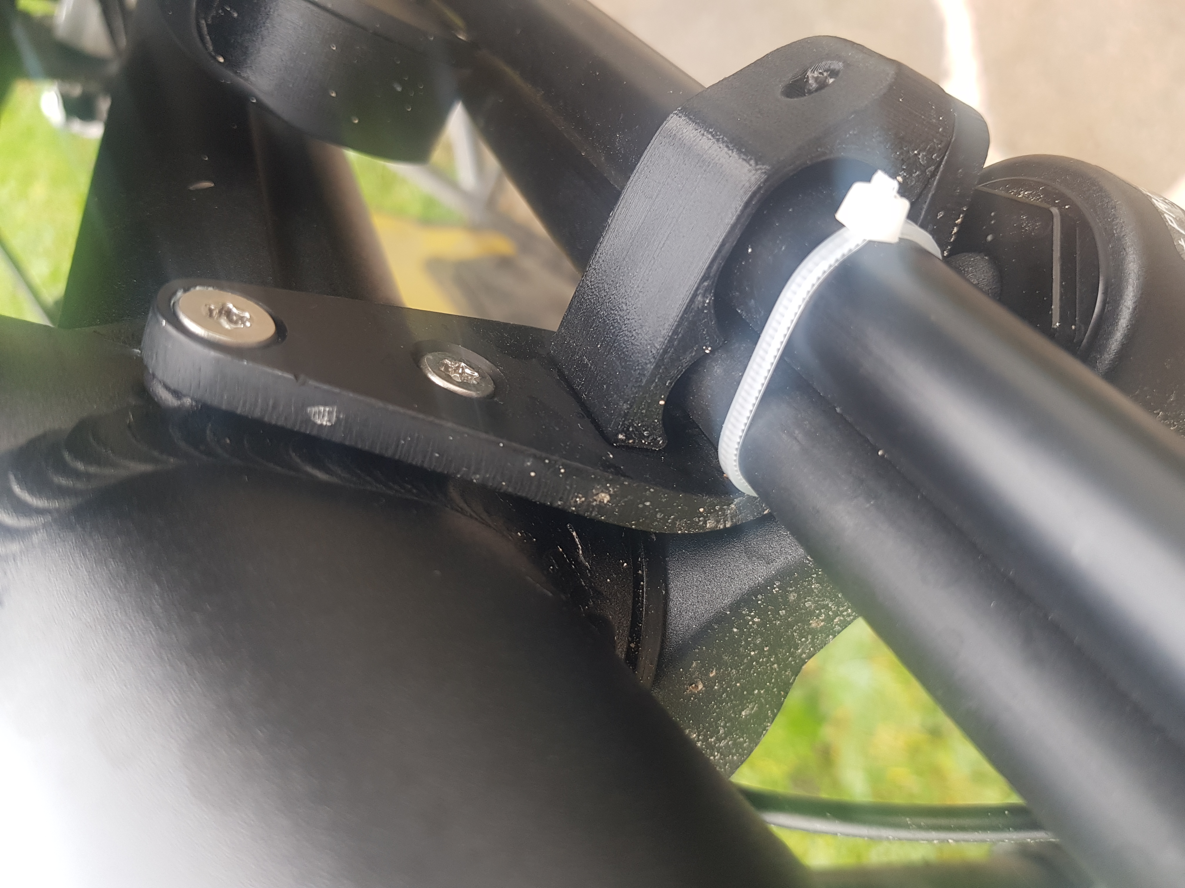 Entklapperversuch mit Kabelbinder