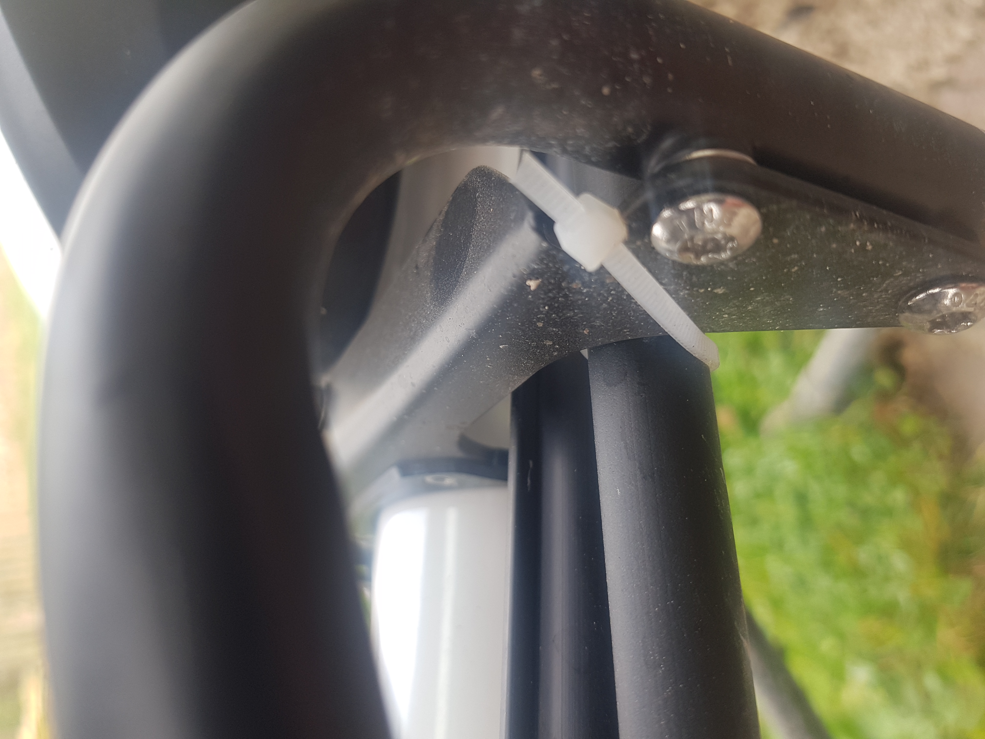 Entklapperversuch mit Kabelbinder