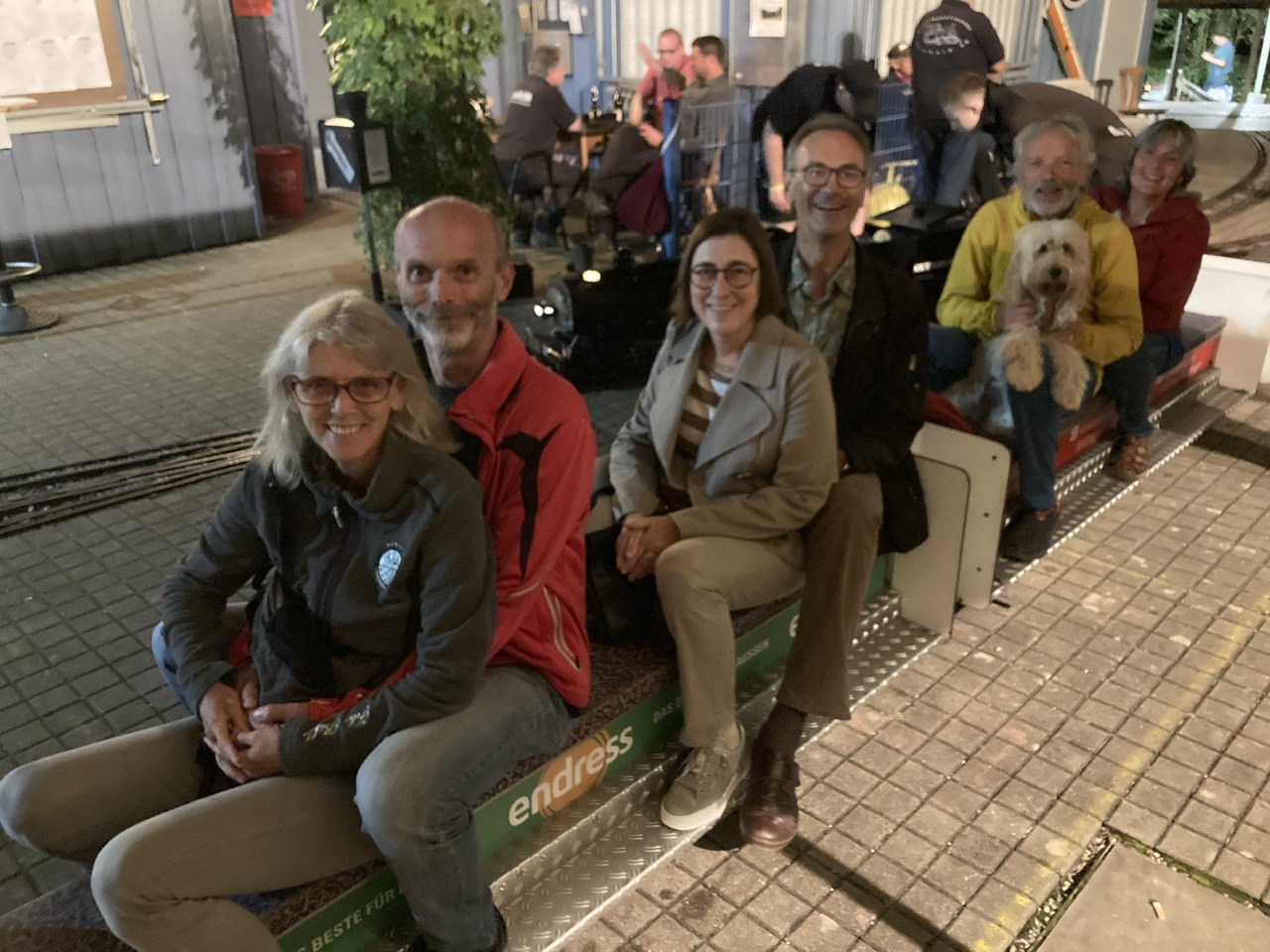 Auf d‘r schwäbsche Eisabahna, gibt‘s gar viela Haltstationa, Schtuagart, Olm ond Biberach, Meckabeura, Durlesbach… :-))