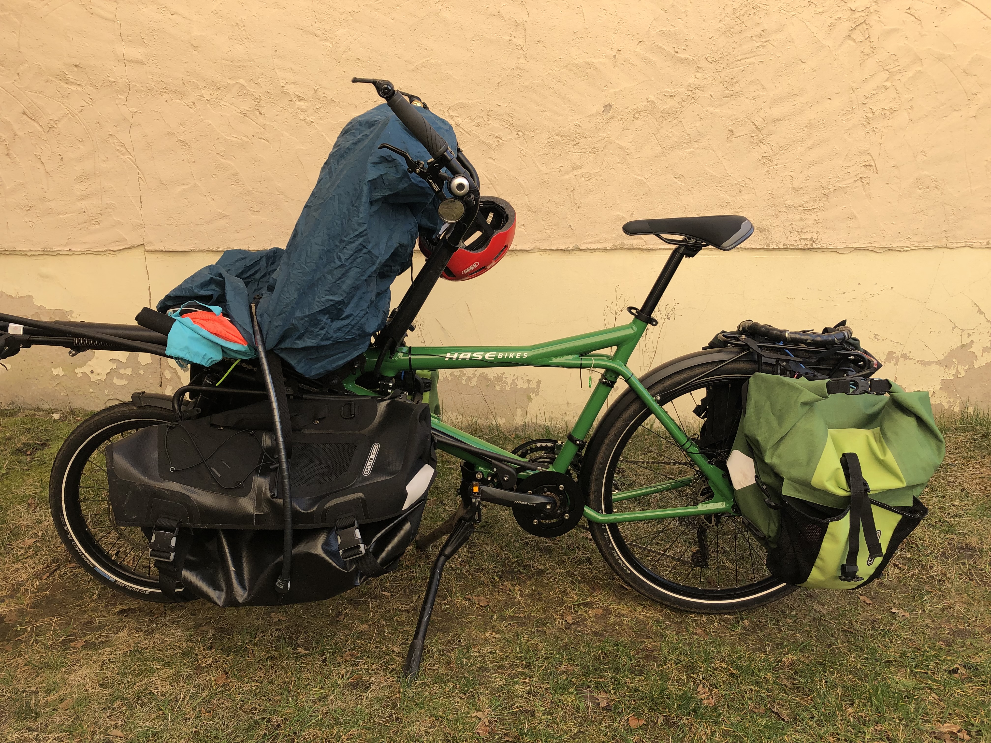 Das Pino mit der Banane von links gesehen