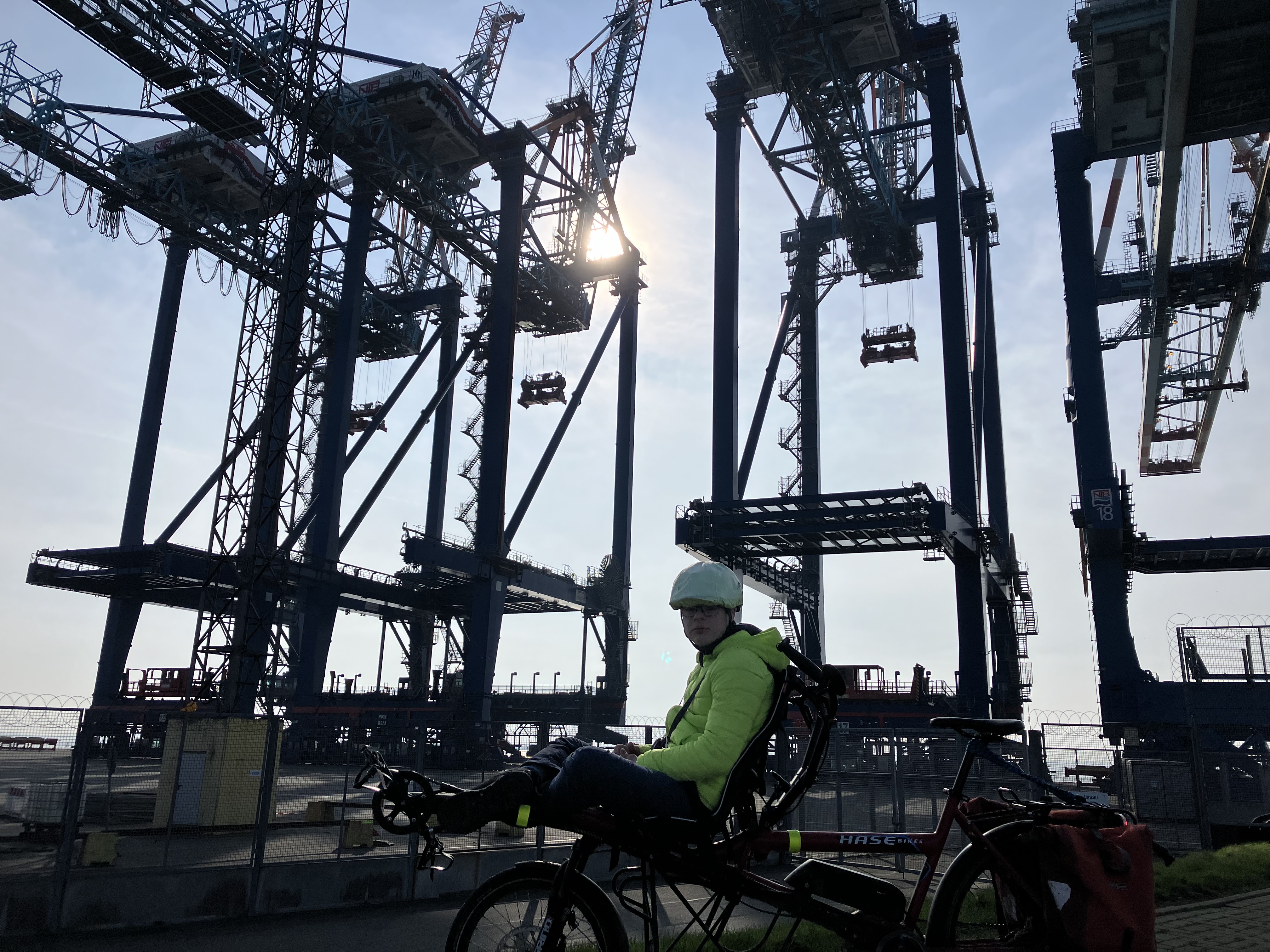 Pino mit Containerbrücke