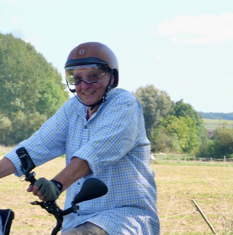 sommerliches Helmtragen