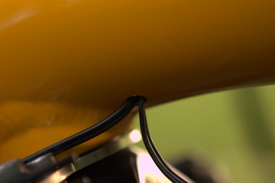 Austritt des Zzing-Kabels aus dem Rahmen