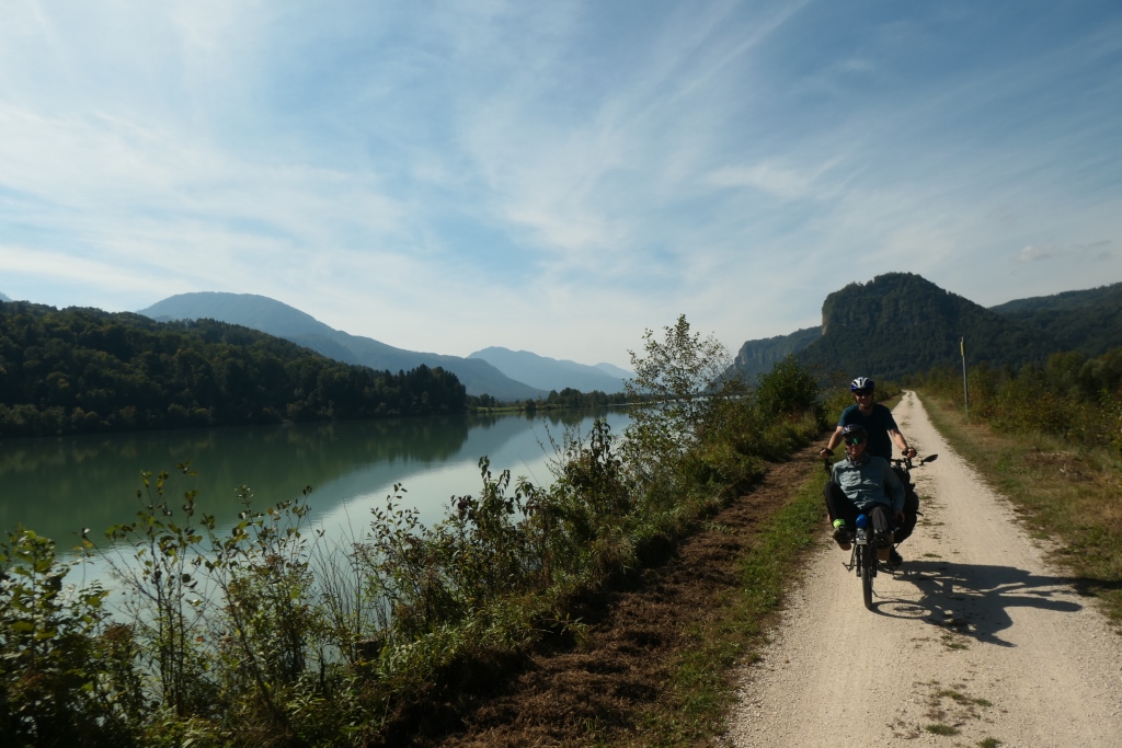 ruhige Ufer-Radwege trotz sonnigem Sonntag