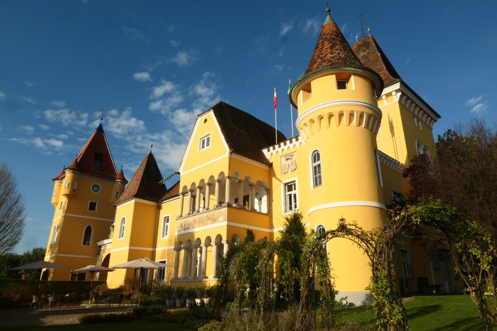 Zum Frühstück ins Schloß