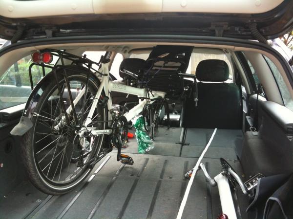 [b]Pino im Opel Omega, Hinterteil:<br />[/b]