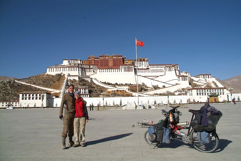 tibet5_004-nach-drei-monaten-durch-die-eiskaelte-ankunft-in-lhasa.jpg