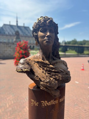 Friedensikone am Friedenspalast des Europäischen Gerichtshof in Den Haag