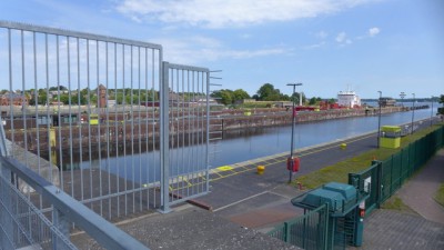 03 - Kanal-Schleuse in Kiel und Blick auf die Förde